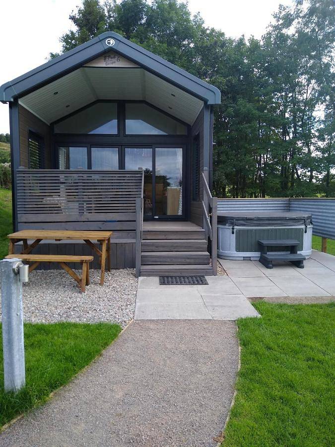 Holiday letting for 4 people, with Balcony and Terrace as well as Hot tub and Garden in Loch Lomond