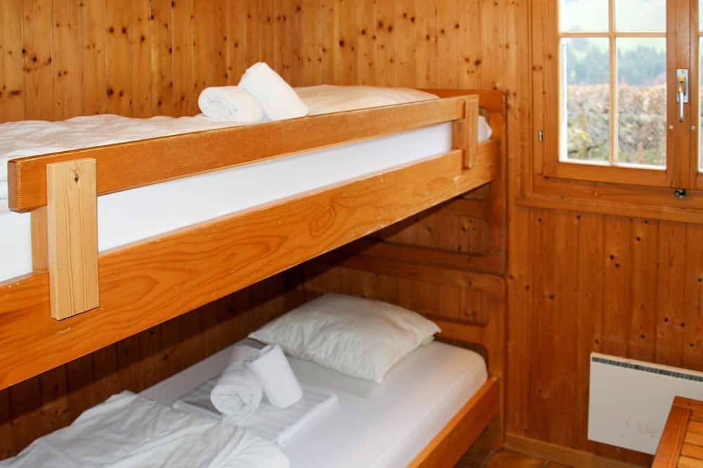 Schönes alleinstehendes Ferienhaus mit Tv, Innenhof, Haustiere erlaubt, Panoramablick und Parkplatz in Gruyères, Kanton Freiburg
