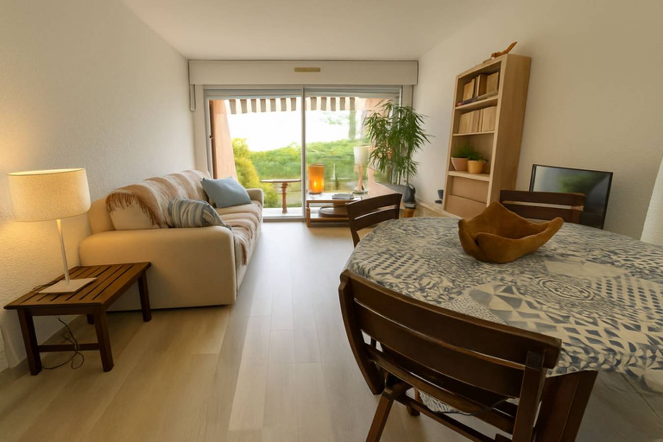 Ganze Wohnung, Ferienwohnung für 6 Personen mit Terrasse in Bandol, Toulon Region