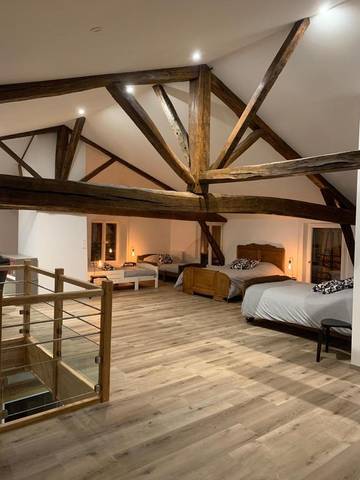 Gîte pour 12 personnes, avec jardin à Ceffonds