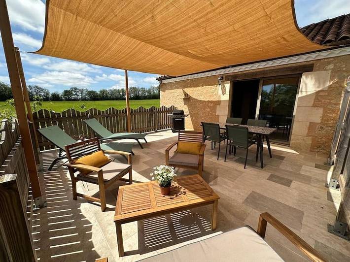 Location de vacances pour 4 personnes, avec terrasse ainsi que piscine et vue à Sainte-Foy-de-Longas - 3