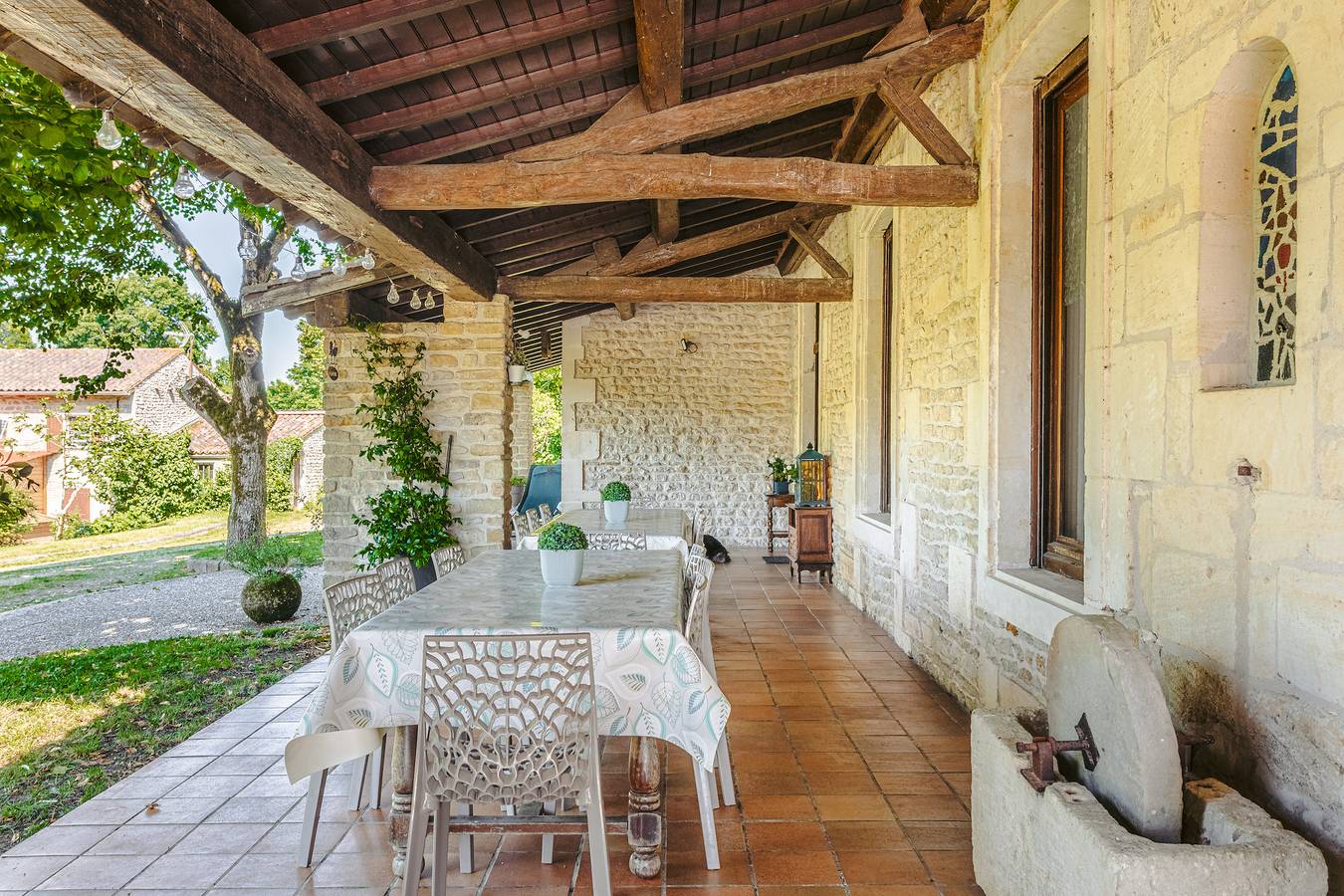 Maison de Vacances 'Du Parc' avec Vue sur le Lac, Wi-Fi et Climatisation in Genouillé, Région de Rochefort