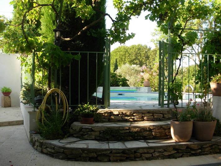 Gîte pour 2 personnes, avec piscine ainsi que terrasse et jardin dans les Bouches-du-Rhône - 3