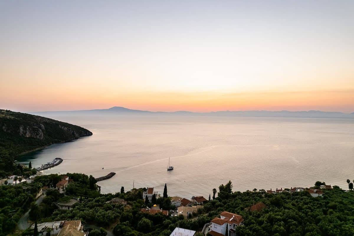 Kitries Summer Getaway - Eden Comfy Suite in Messenia region