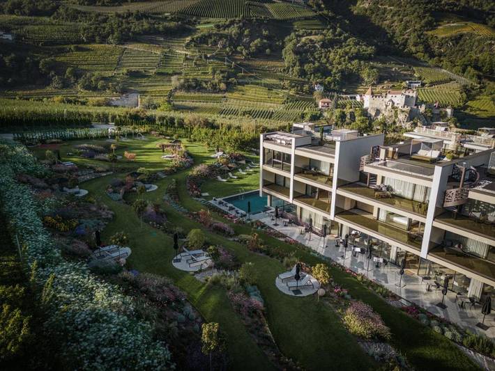 Hotel für 3 Personen, mit Balkon und Whirlpool sowie Terrasse und Garten