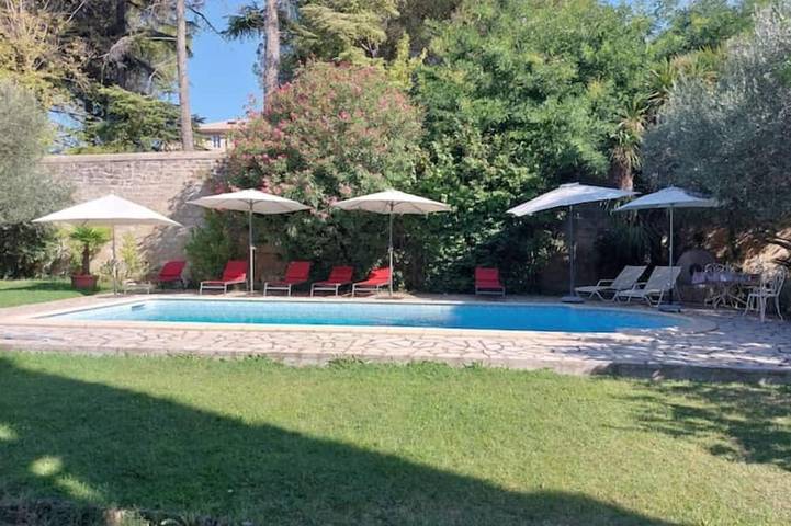 Appartement de vacances pour 2 personnes, avec piscine et jardin, animaux acceptés