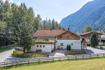 Hütte für 4 Personen, mit Terrasse im Ötztal