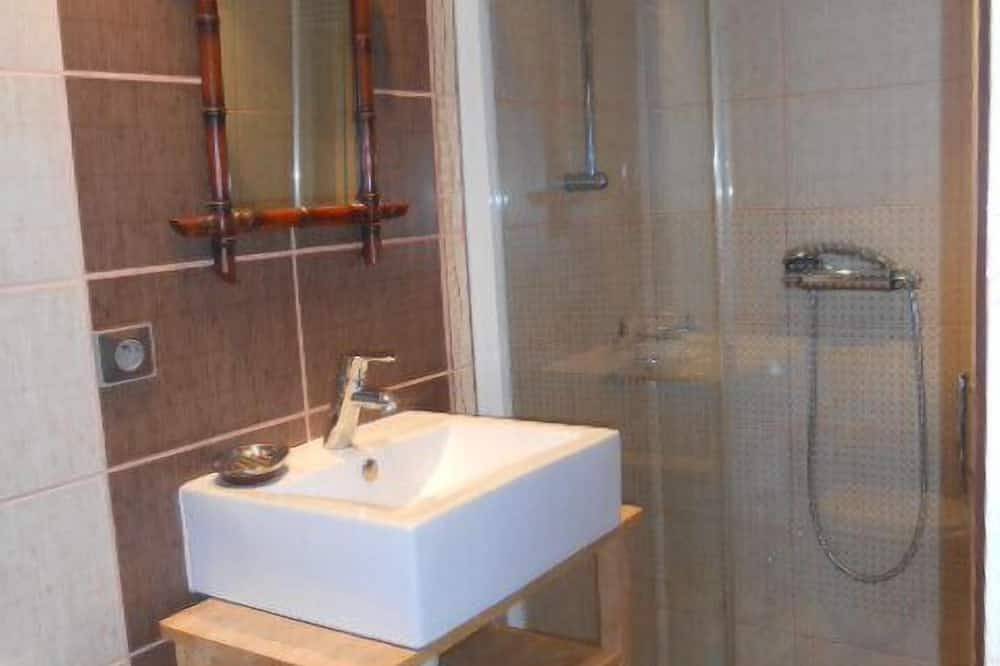 Entire apartment, Ground Floor Apartment In Individual House in Arvieux, Queyras