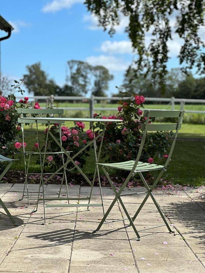 Alojamiento y desayuno para 4 personas, con jardín y vistas en Suecia