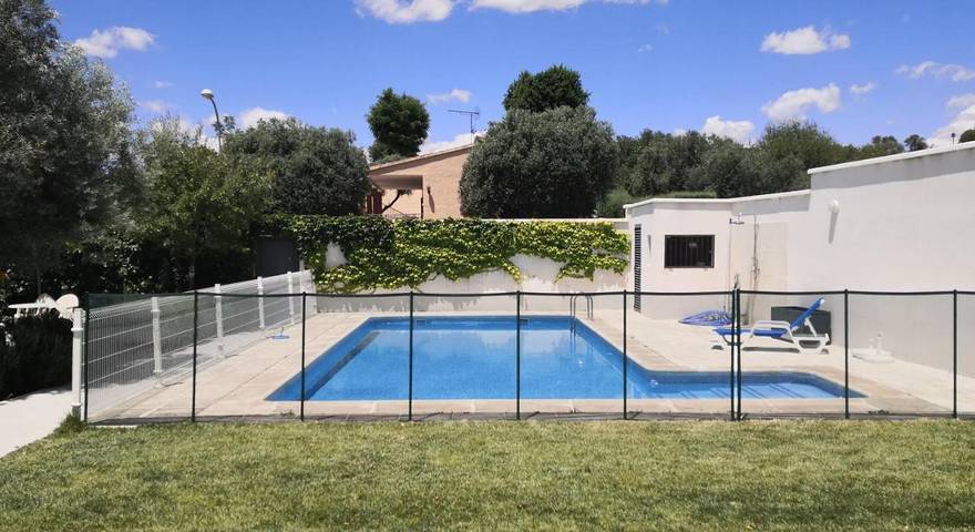 Casa rural para 16 personas, con vistas además de jardín y piscina, Se admiten mascotas en Castilla-La Mancha - 2
