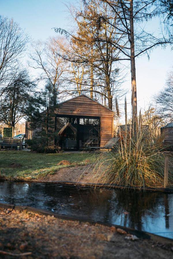 Vakantiewoning voor 2 personen, with Whirlpool and Terras as well as Tuin and Zwembad in Arnhem