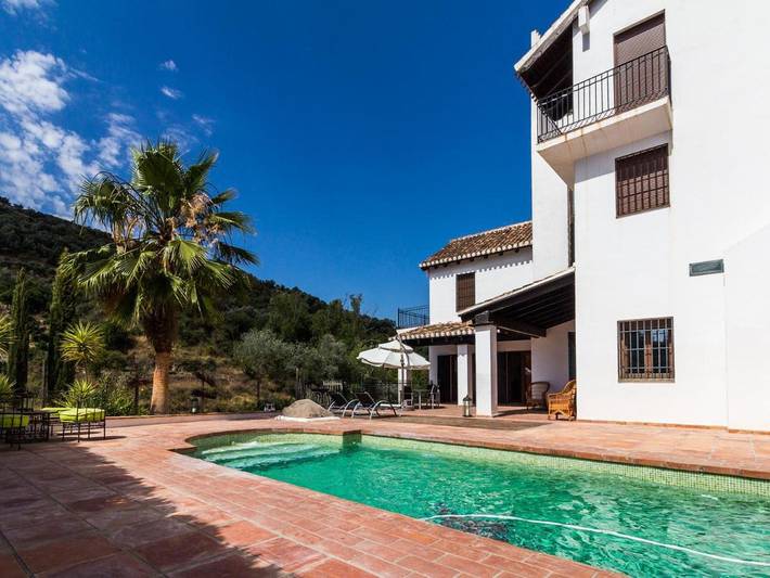 Chalet para 10 personas, con jardín además de terraza y piscina en El Valle