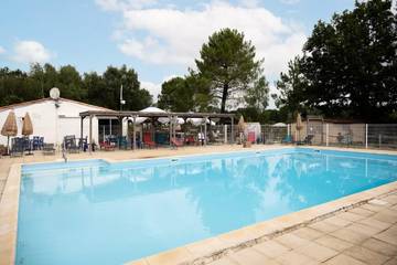 Chalet pour 4 personnes, avec piscine et terrasse en Charente-Maritime