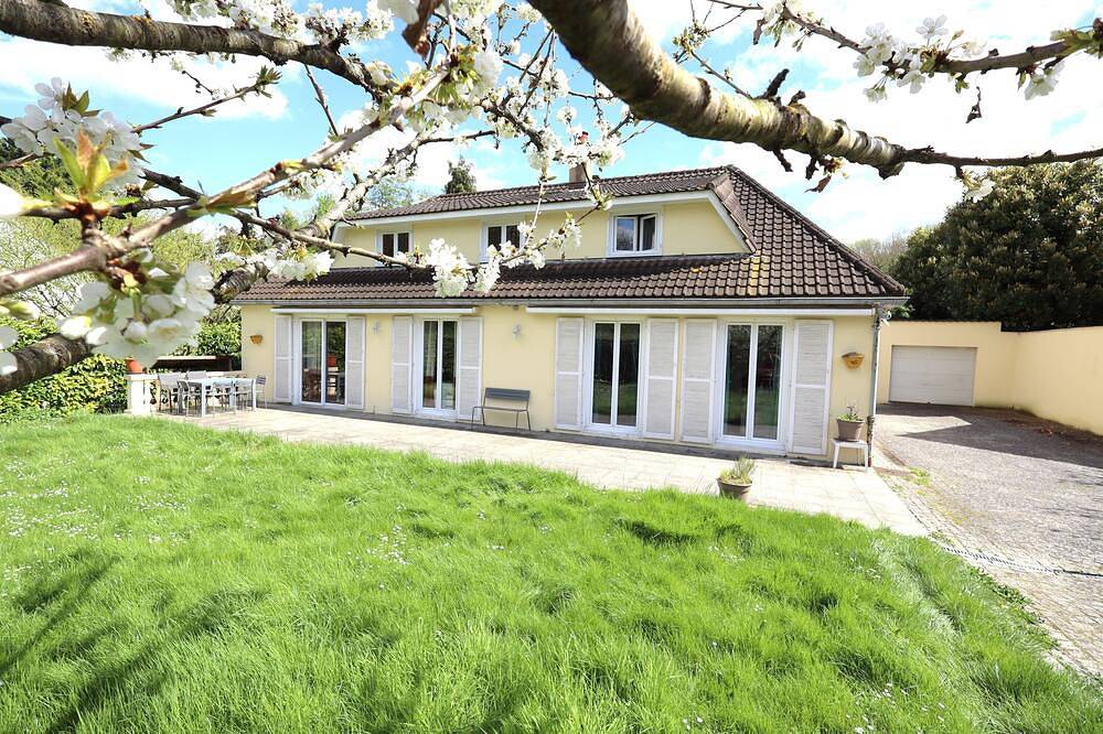 M&A Maison de Campagne pour 11, proche Disneyland / 20km de paris, avec parking in Croissy-Beaubourg, Seine-et-Marne
