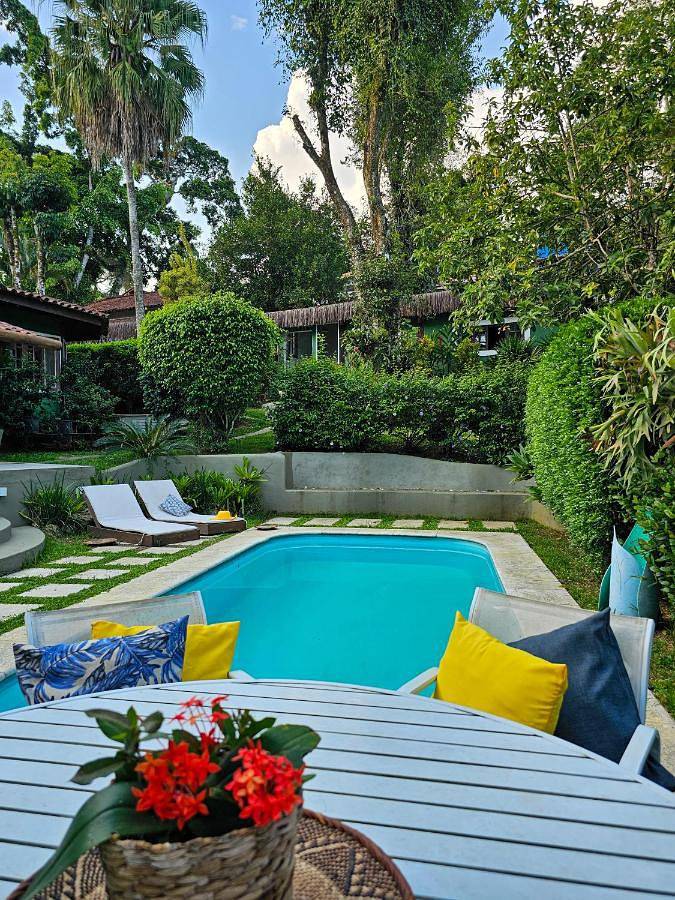 Casas e apartamentos de temporada para 2 pessoas, com jardim e piscina em Vargem Grande