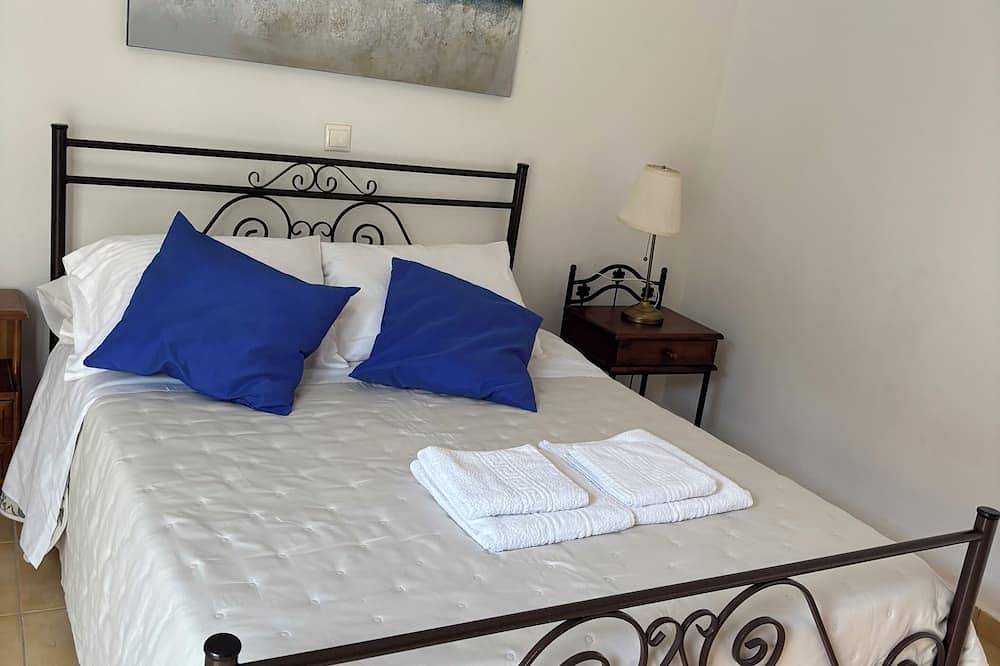 Quiet,sunny villa with nice sea view Bbq and parking space,at vlychada  Bali in Bali (Crète), Région de Réthymnon