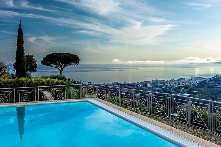 Chalet para 12 personas, con balcón además de jardín y jacuzzi - 1