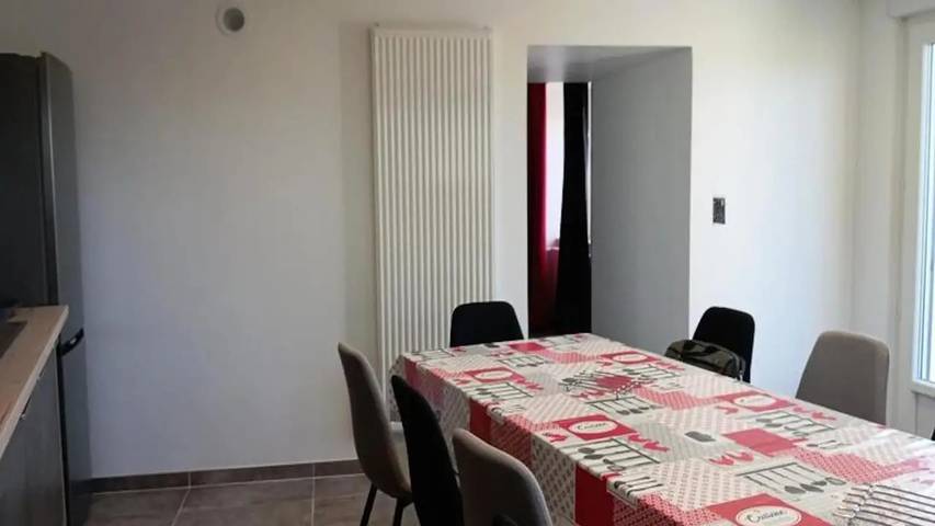 Gîte pour 9 personnes, avec piscine et jardin dans Réserve des bisons d'Europe - 4