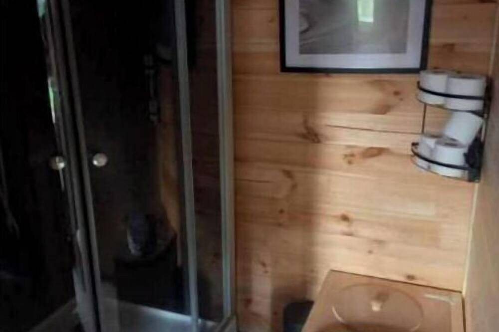 Independent chalet in a quiet area near puy du fou in Somloire, Vallée de la Loire