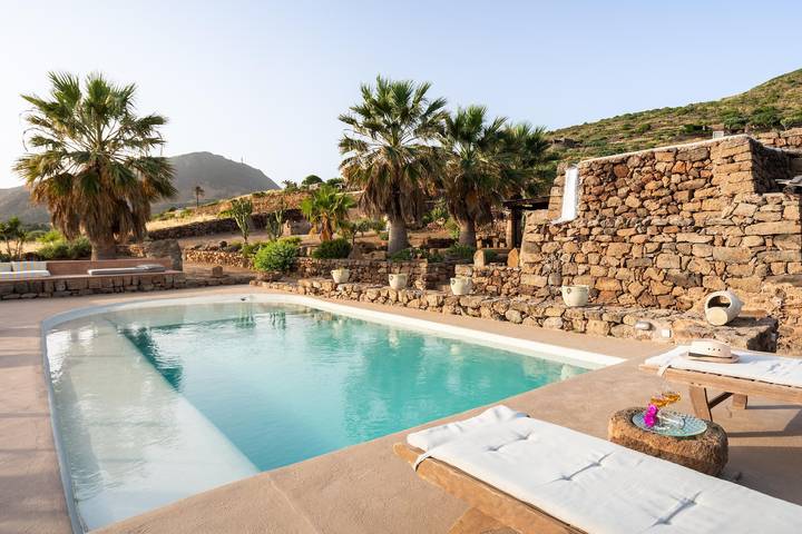 Location de vacances pour 13 personnes, avec vue et terrasse dans Pantelleria - 3