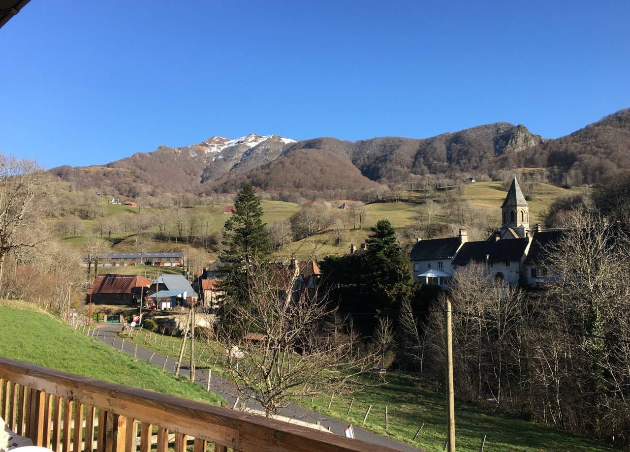 Chalet vue montagnes in Mandailles-Saint-Julien, Région d'Aurillac