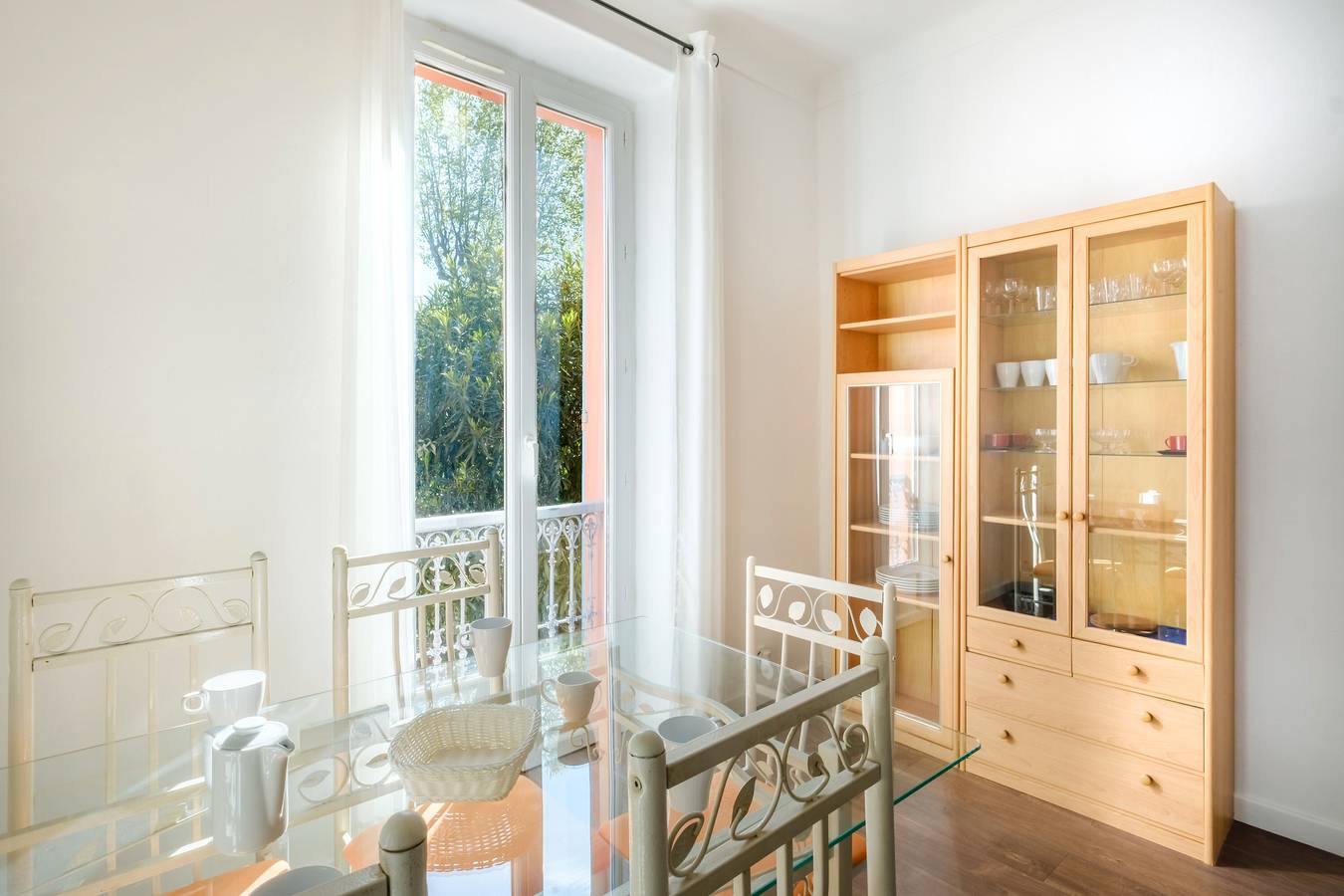 Apartamento entero, Luminoso apartamento de 2 dormitorios en el pueblo de Villeneuve-Loubet in Villeneuve-Loubet, Region de Cannes
