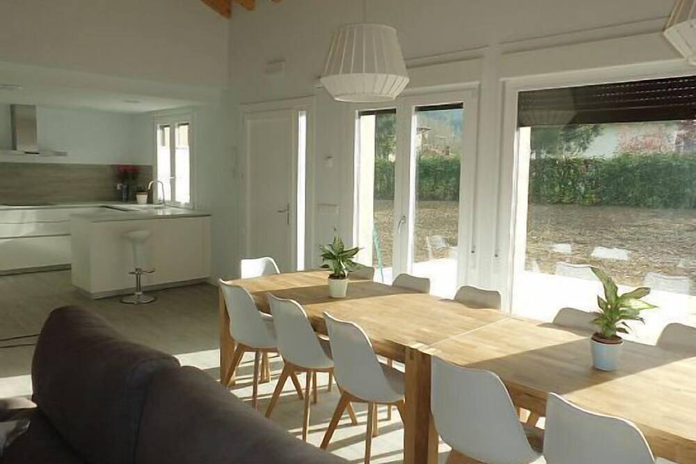 Casa San Nicolas for 12 people in Larrasoaña, Esteribar