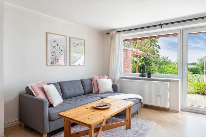 Holiday Home Silke with Private Terrace, Garden & Wi-Fi near the North Sea