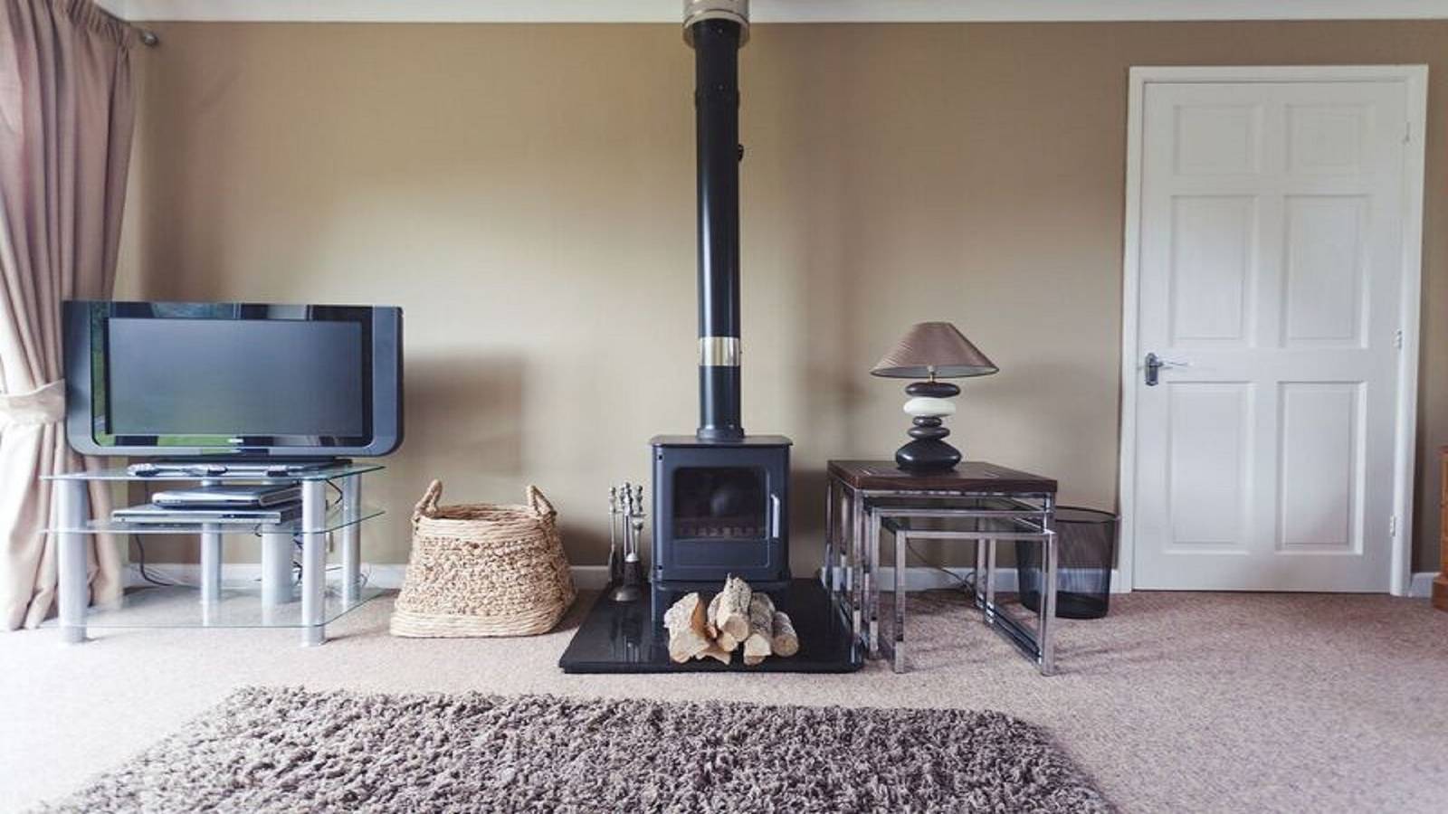 3 Bed Cottage-Sleeps 6-Garden-Hot Tub-Games Room in Cardigan Bay