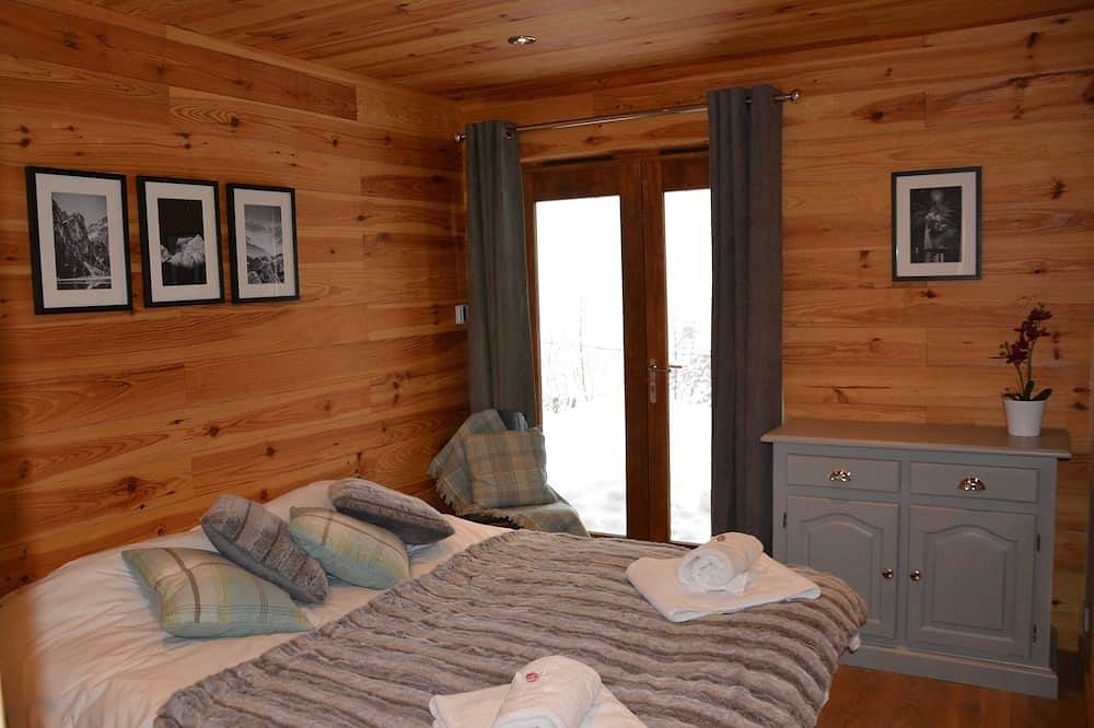 Boutique Alpine Chalet with Panoramic Views next to Ski Lift in Thollon-les-Mémises, Thonon-les-Bains region