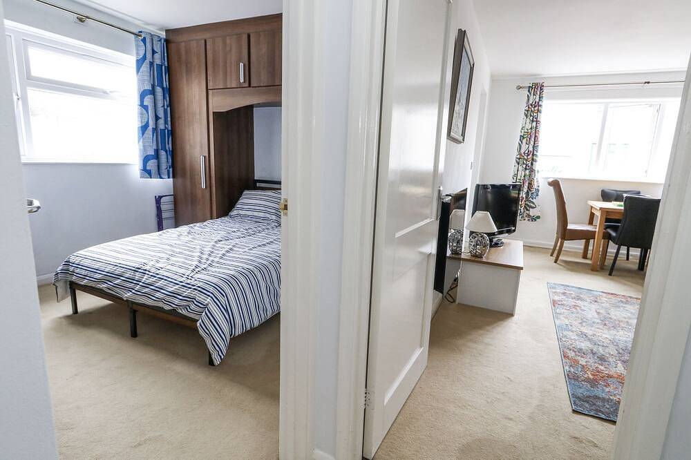 Beachcombers, 13 Chesil House, family friendly in West Bay in West Bay, Dorset