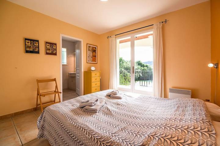 Location de vacances pour 6 personnes, avec terrasse et jacuzzi ainsi que jardin et piscine à Félines-Minervois - 3