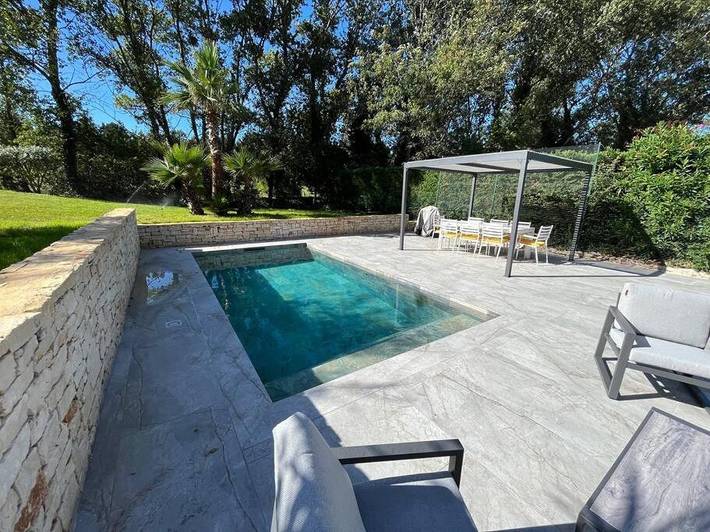 Villa pour 8 personnes, avec vue ainsi que piscine et jardin