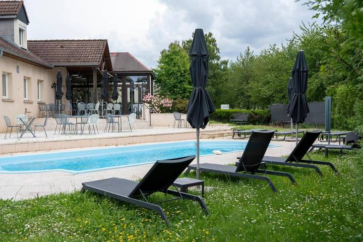 Hôtel pour 2 personnes, avec jardin et piscine à Nuits-Saint-Georges