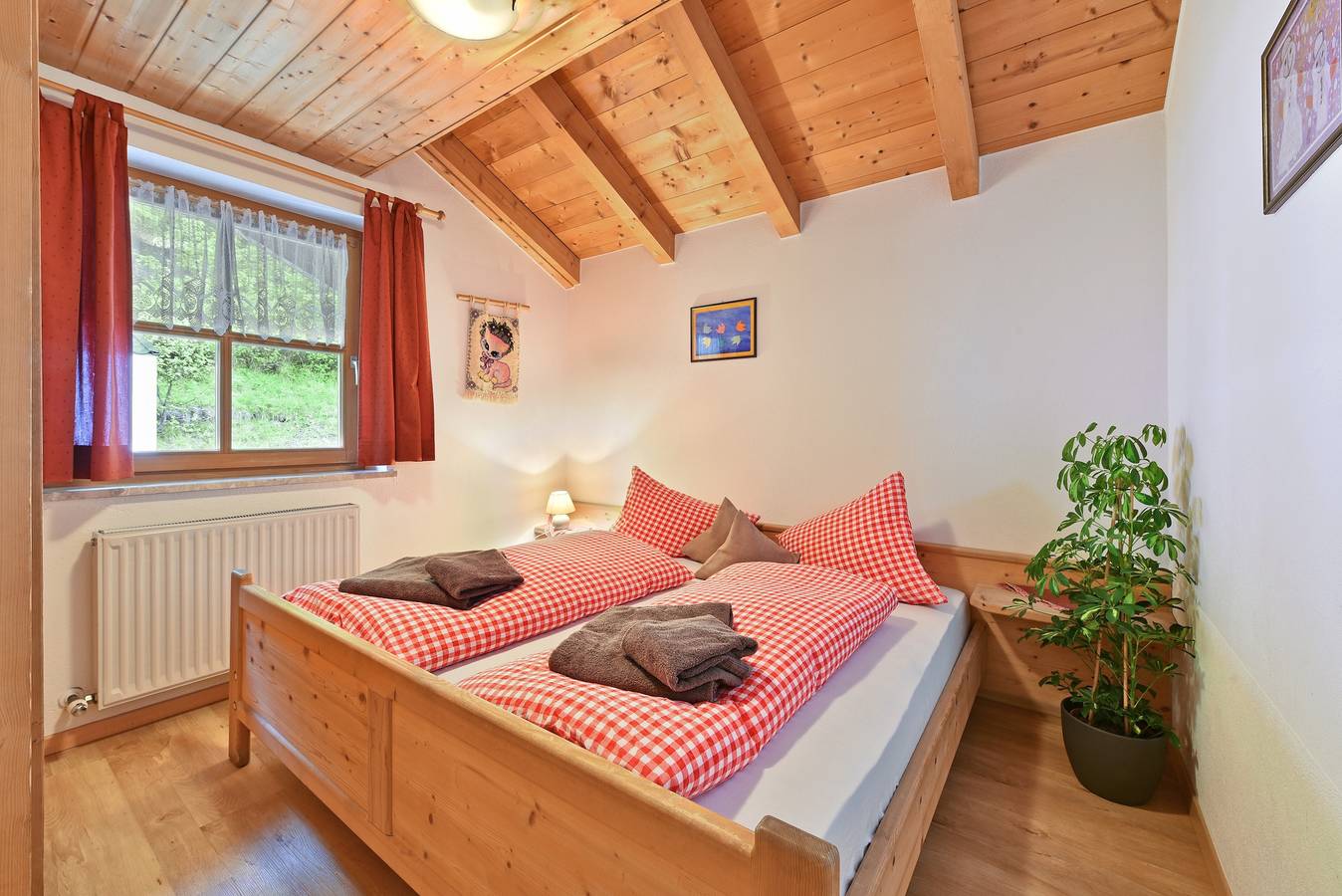 Appartamento intero, Appartamento "Birkenhof - Wohnung Ortler" con vista sulle montagne, balcone e Wi-Fi in Sluderno, Saldurkamm