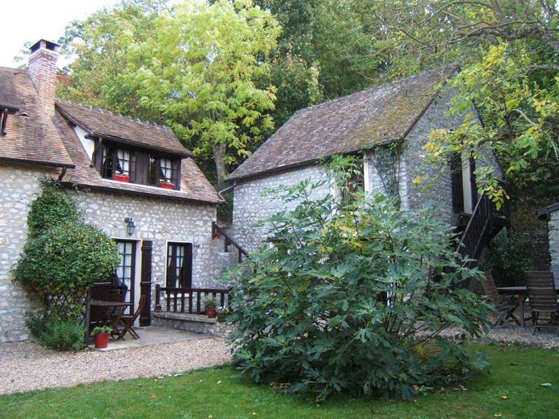 Family Room with Garden View in Breuilpont, Région d'Évreux