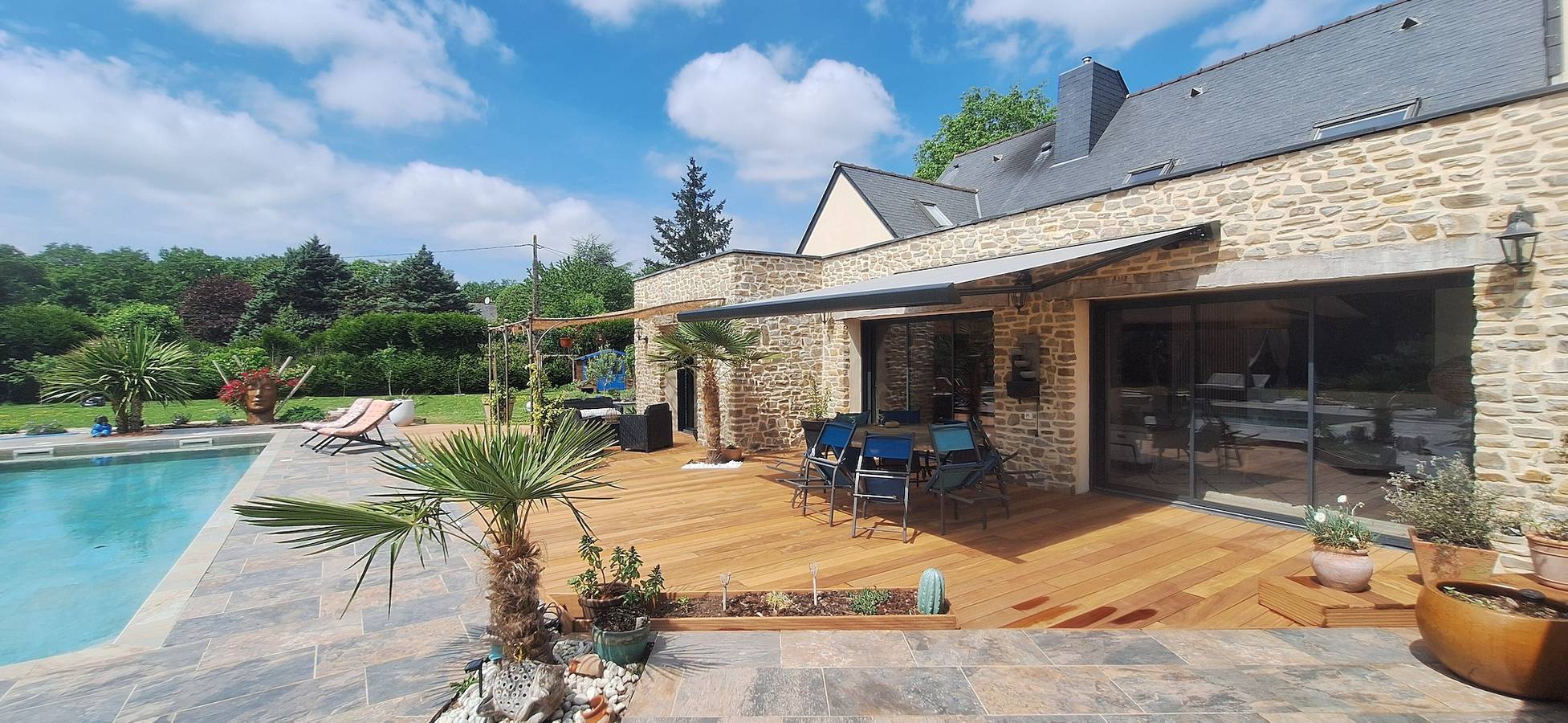 Villa d'exception avec piscine chauffée, jacuzzi et jardin privé au calme près de Rennes  in Laillé, Région de Redon