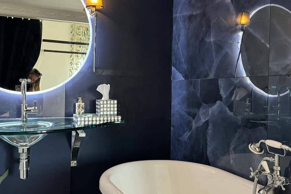 Luxury one large bedrom flat with large sea view. in Beaulieu-sur-Mer, Nice region