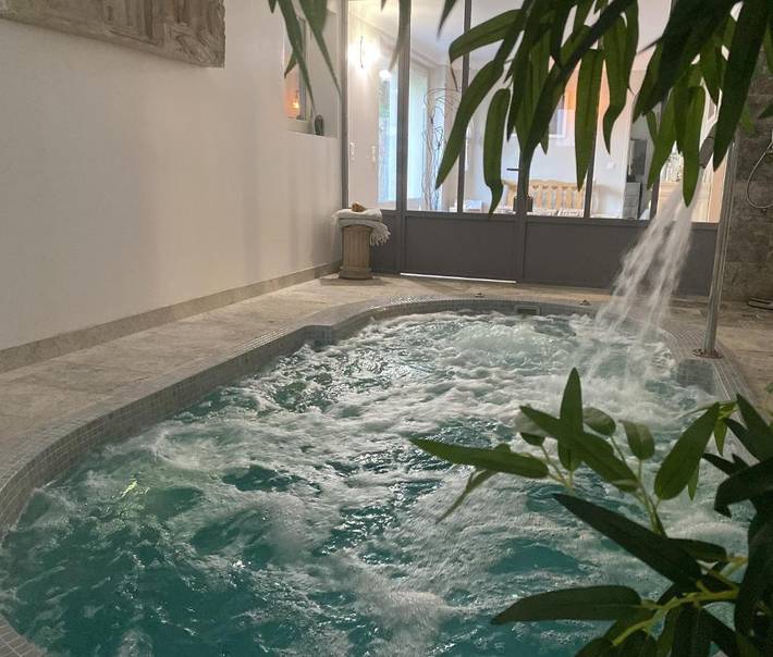Location de vacances pour 2 personnes, avec piscine et jardin ainsi que jacuzzi et terrasse à Vence - 2