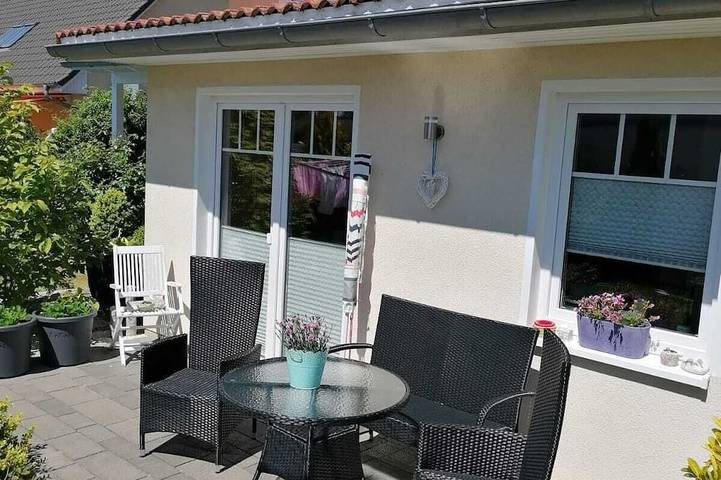 Ferienhaus für 3 Personen, mit Terrasse und Garten in Lichtenhagen