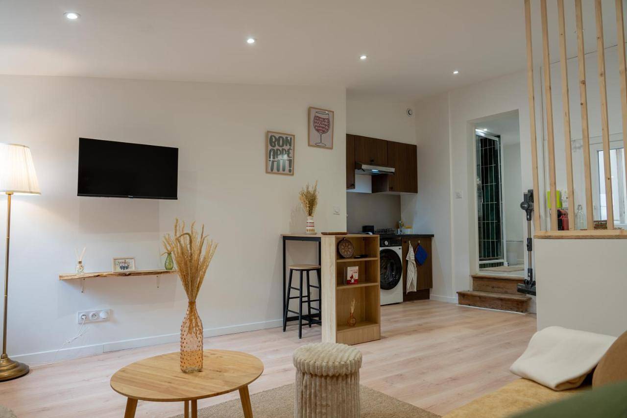 Appartement entier, Studio au Cœur Historique d'Auch - Rue Piétonne, Clim & Parking proche in Auch, Gers