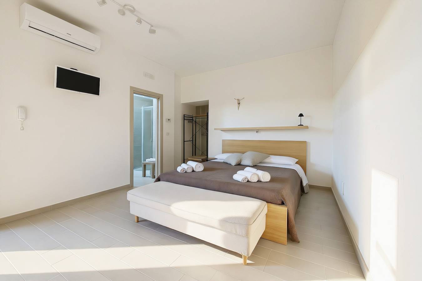 Apartamento 'Cantine Cippone Room' con Terraza Compartida, Wi-Fi y Aire Acondicionado in Monte Sant'Angelo, Gargano