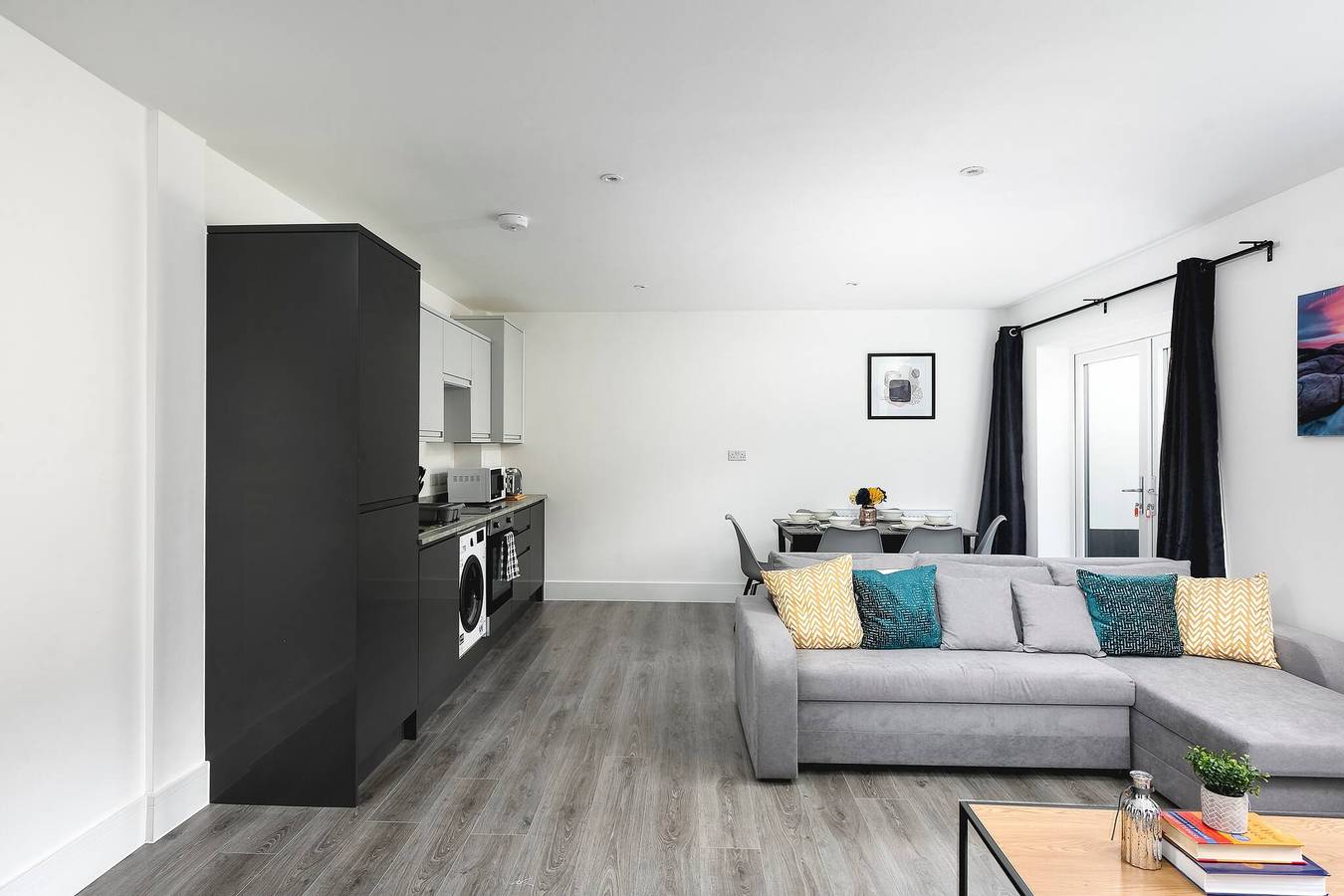 Entire apartment, Skyvillion vineyard Court, Enfield, 2 bed, with garden in London, South East England