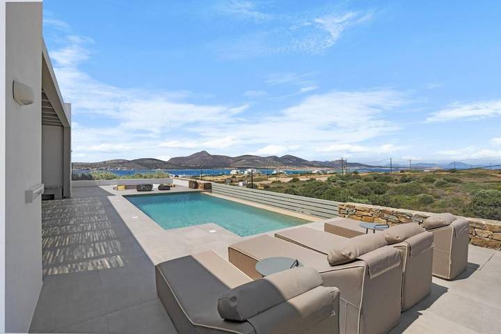 Villa pour 6 personnes, avec piscine ainsi que terrasse et vue, animaux acceptés dans Antiparos