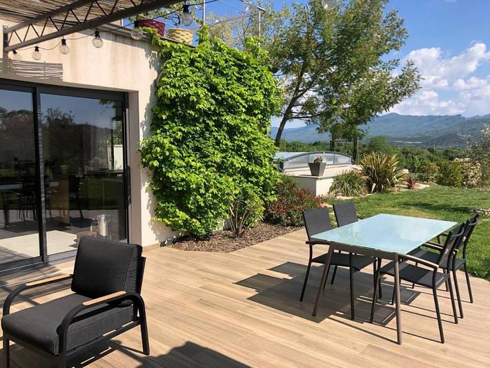 Gîte pour 2 personnes, avec piscine ainsi que vue et jardin à Crest - 2