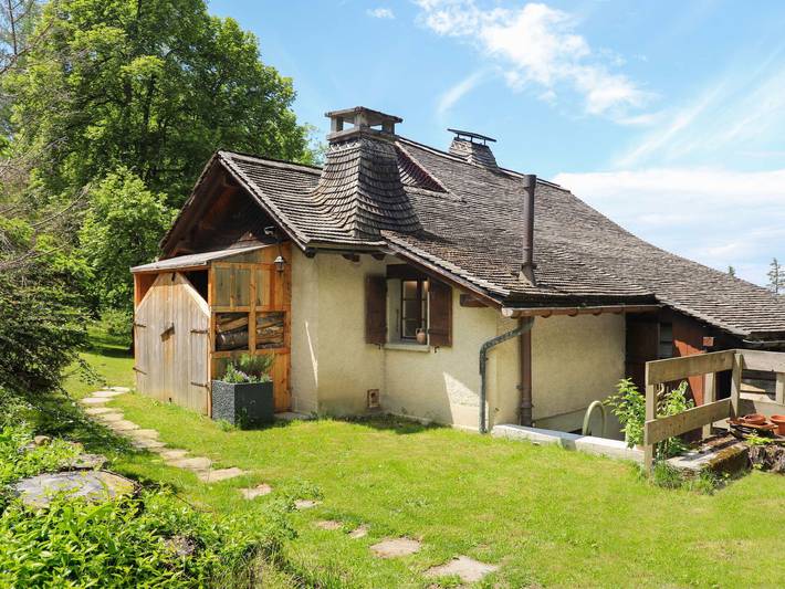 Vacation house for 5 people, with lake view and yard, with pets in Lake Geneva