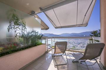Ferienwohnung für 6 Personen, mit Terrasse und Seeblick sowie Pool und Sauna, kinderfreundlich im Tessin