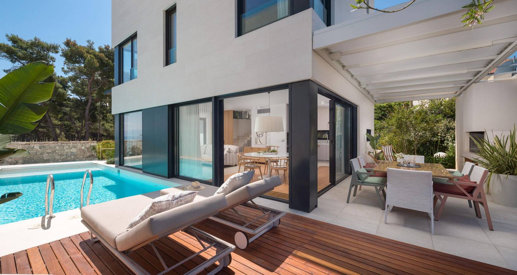 Luxury Seafront Villa Sutivan 3 with Heated Pool in Sutivan, Brac