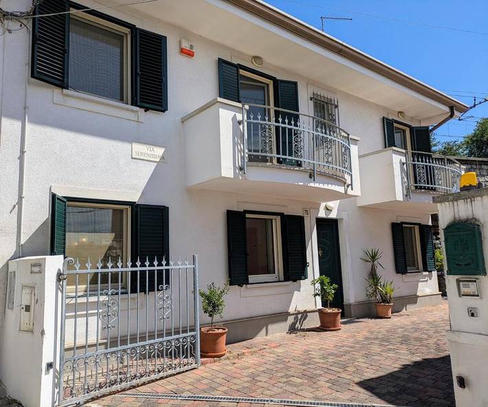 Casa vacanza per 5 persone, con giardino, adatto a famiglie con bambini in Monfalcone