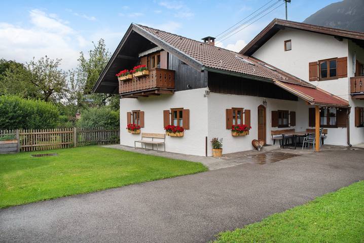 Geheel appartement, Vakantiewoning 'Wankblick' met bergzicht, privéterras en wifi in Farchant, Beierse Alpen